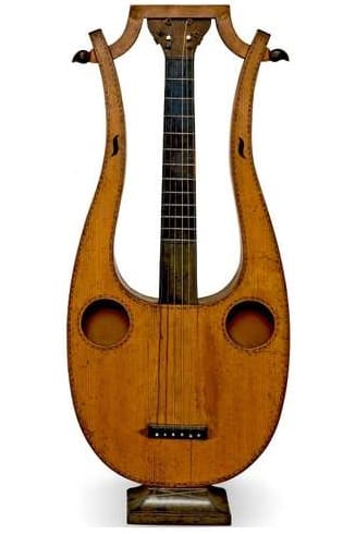 violão em forma de lira século 19